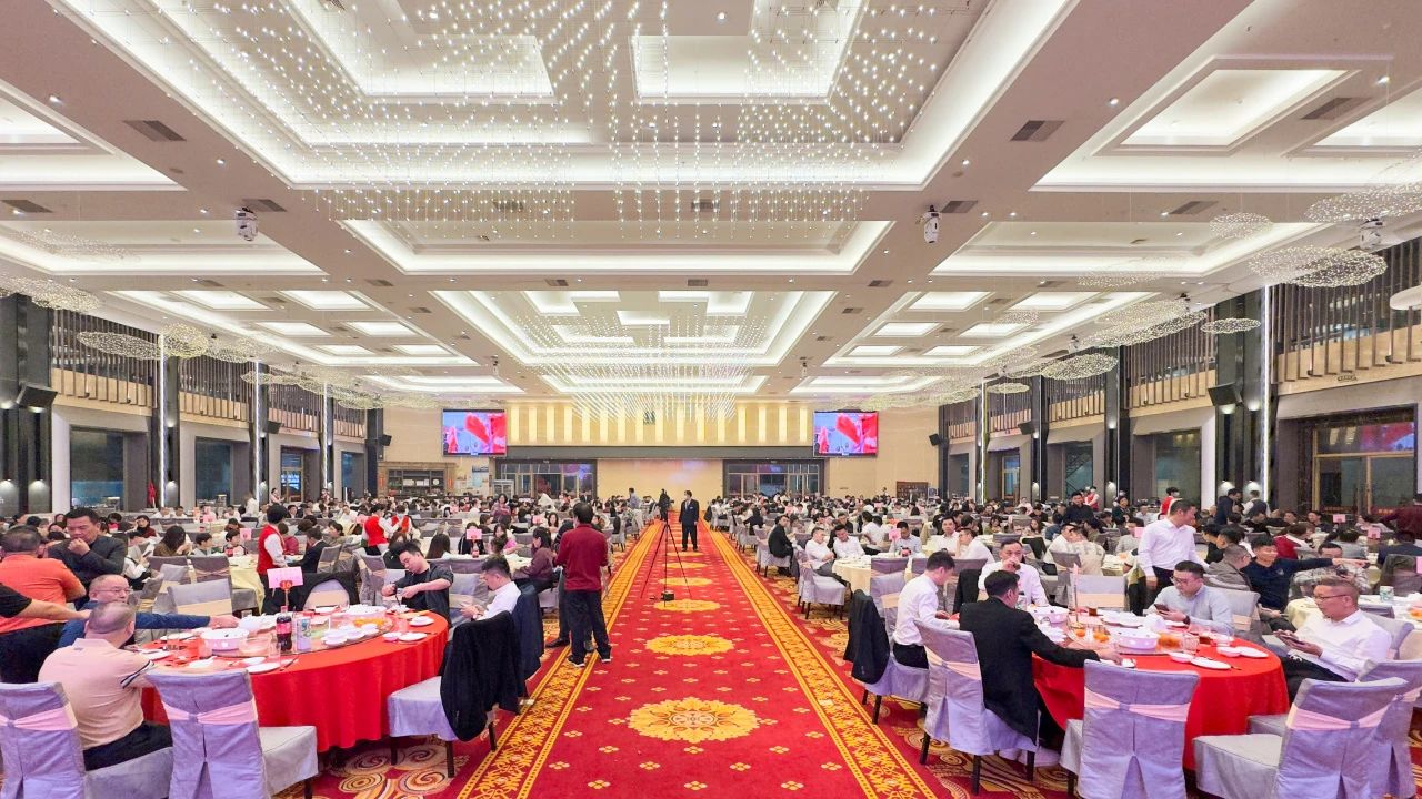 拓路前行·領(lǐng)跑未來 | 集團(tuán)2023年度總結(jié)會(huì)暨2024迎新晚會(huì)圓滿結(jié)束！(圖14)