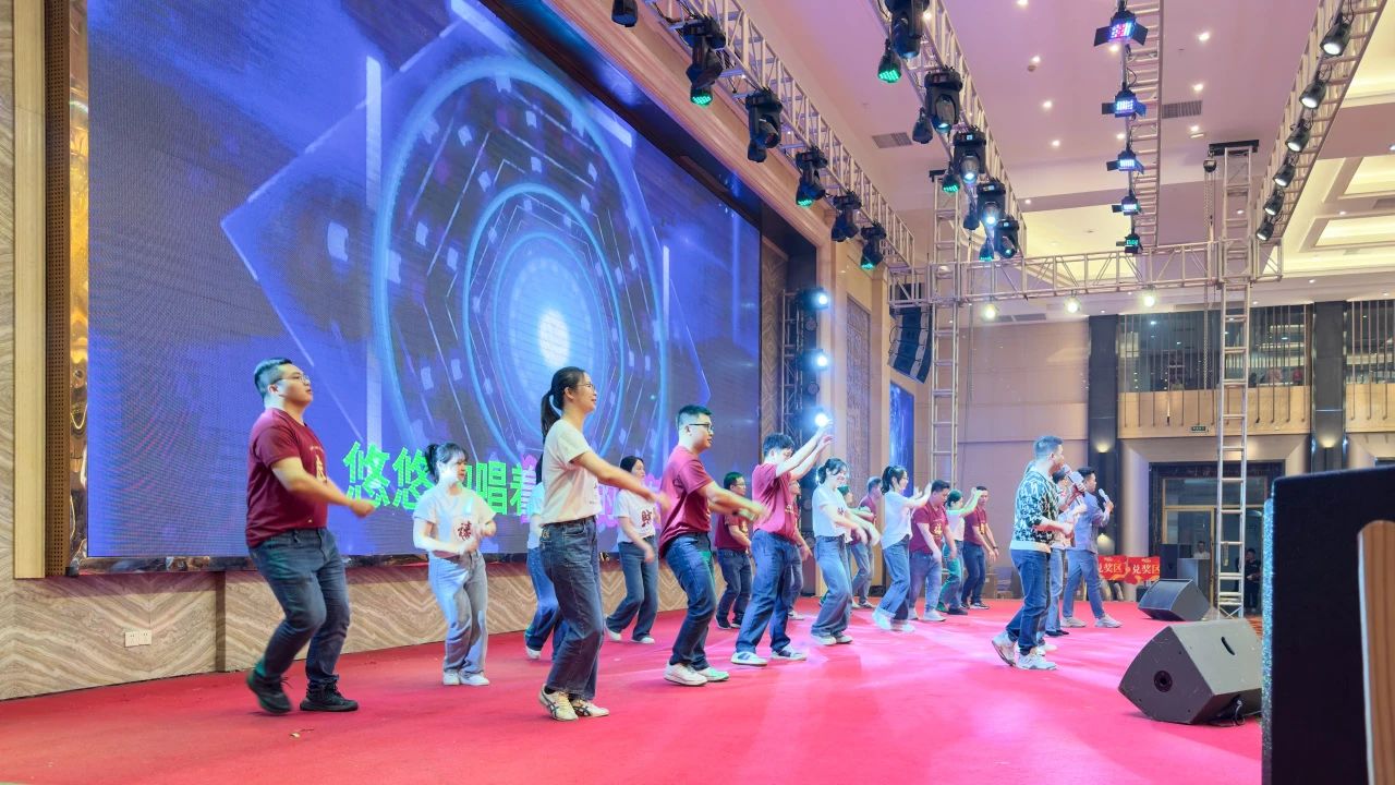 拓路前行·領(lǐng)跑未來 | 集團(tuán)2023年度總結(jié)會(huì)暨2024迎新晚會(huì)圓滿結(jié)束！(圖20)