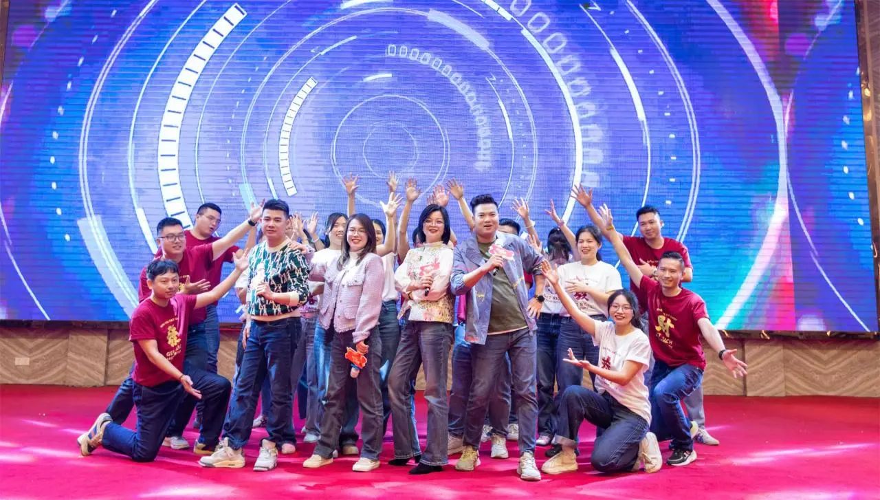 拓路前行·領(lǐng)跑未來 | 集團(tuán)2023年度總結(jié)會(huì)暨2024迎新晚會(huì)圓滿結(jié)束！(圖21)