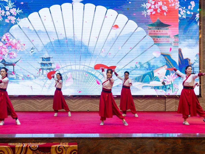 拓路前行·領(lǐng)跑未來 | 集團(tuán)2023年度總結(jié)會(huì)暨2024迎新晚會(huì)圓滿結(jié)束！(圖27)