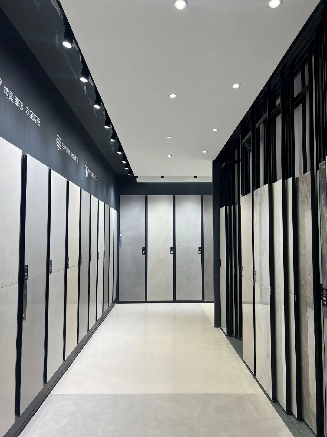 終端風采 | 強輝東陽旗艦店,現代時尚,以素色致敬生活(圖6) 終端風采 | 強輝東陽旗艦店,現代時尚,以素色致敬生活(圖6)