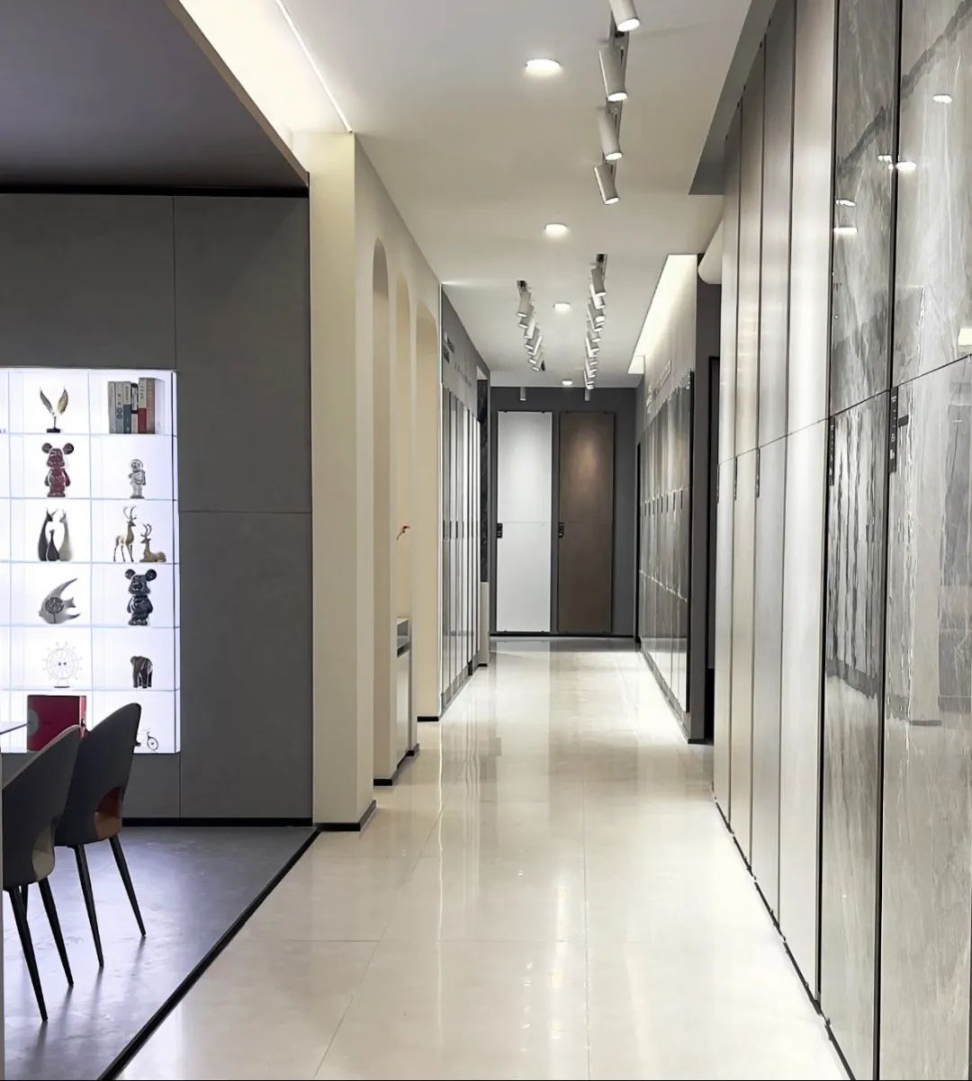 終端風采 | 強輝江山旗艦店,以現(xiàn)代設計聚合時尚空間之美(圖5) 終端風采 | 強輝江山旗艦店,以現(xiàn)代設計聚合時尚空間之美(圖5)