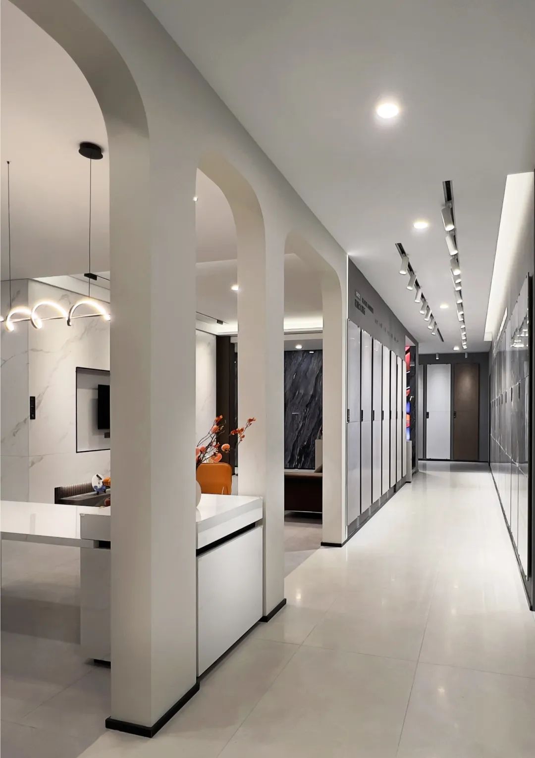 終端風采 | 強輝江山旗艦店,以現(xiàn)代設計聚合時尚空間之美(圖7) 終端風采 | 強輝江山旗艦店,以現(xiàn)代設計聚合時尚空間之美(圖7)