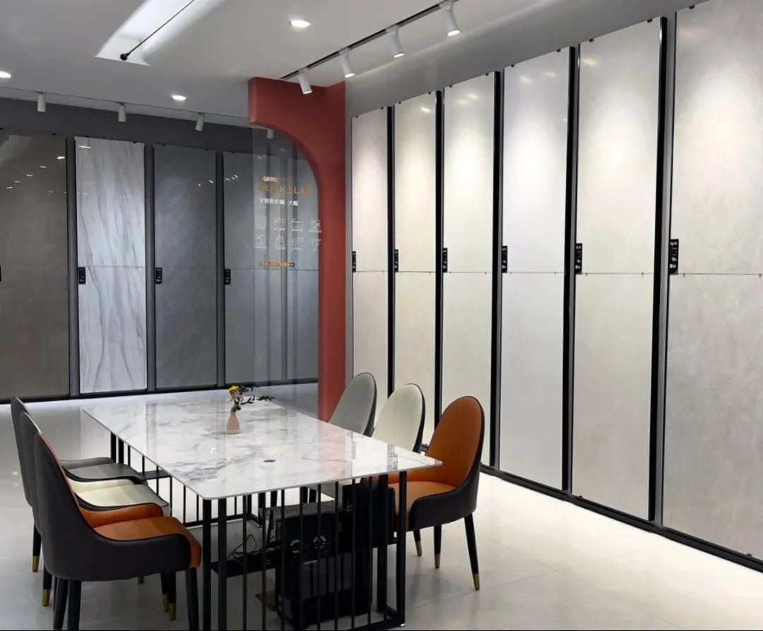 終端風采 | 強輝江山旗艦店,以現(xiàn)代設計聚合時尚空間之美(圖8) 終端風采 | 強輝江山旗艦店,以現(xiàn)代設計聚合時尚空間之美(圖8)