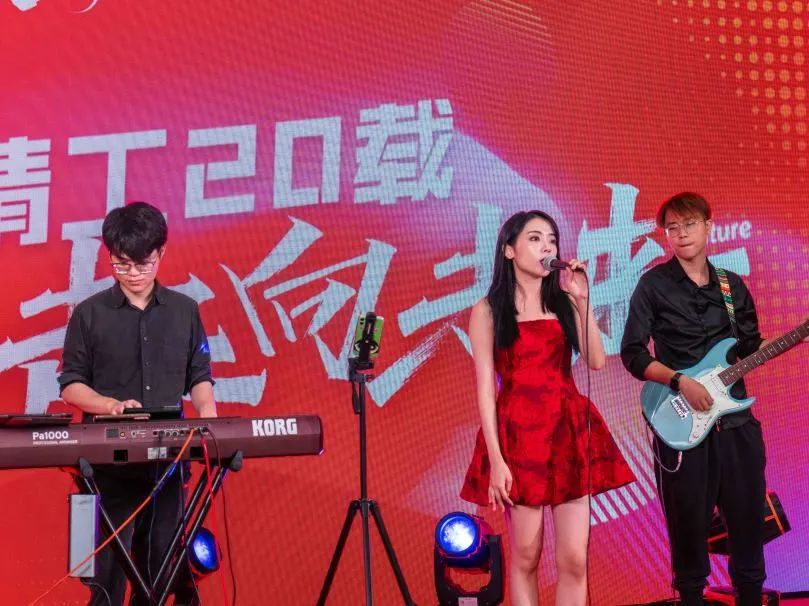 “精工二十載 一起向未來”強輝20周年生日會圓滿成功(圖22) “精工二十載 一起向未來”強輝20周年生日會圓滿成功(圖22)