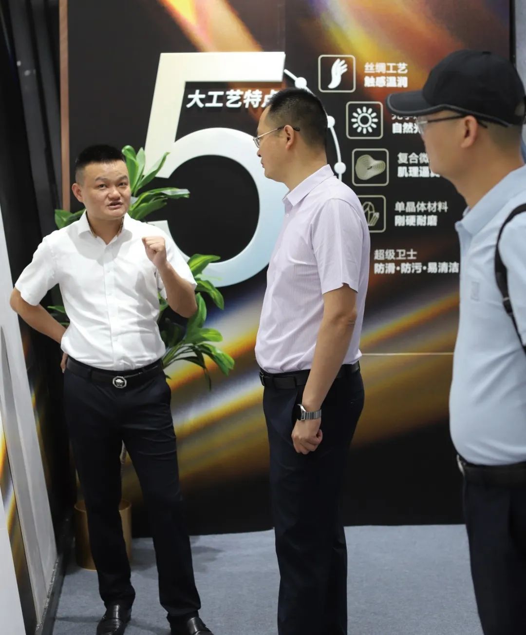 強(qiáng)輝新品質(zhì)感大師又出圈?華美立家團(tuán)隊(duì)參觀強(qiáng)輝總部展廳!(圖13) 圖片