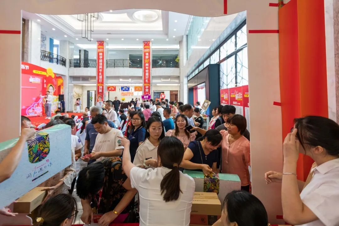 燃爆!強輝21周年摯友音樂節(jié)圓滿收官(圖8) 燃爆!強輝21周年摯友音樂節(jié)圓滿收官(圖8)