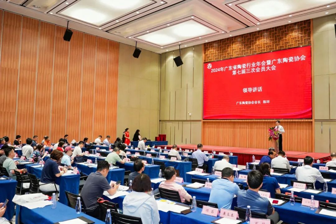 權(quán)威認(rèn)證 | 強(qiáng)輝獲評(píng)“廣東省陶瓷行業(yè)百強(qiáng)高價(jià)值商標(biāo)品牌”(圖2)