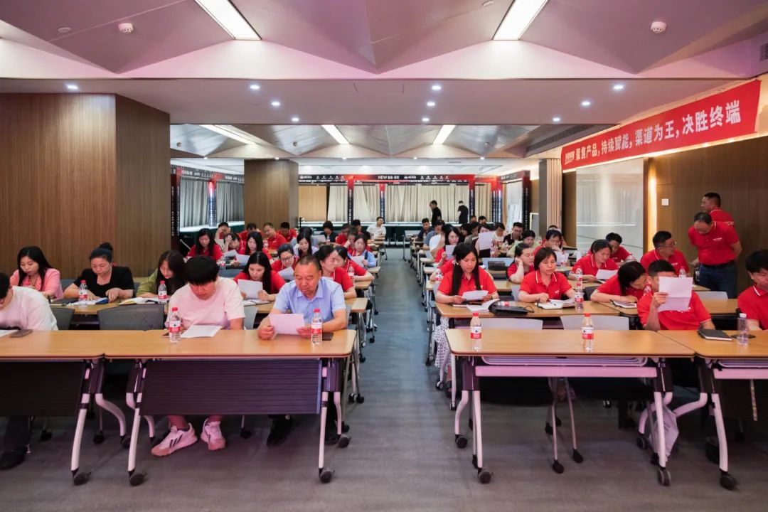 創變?賦能 | 2024強輝新品品鑒會暨區域培訓峰會鄭州站圓滿結束(圖7) 創變?賦能 | 2024強輝新品品鑒會暨區域培訓峰會鄭州站圓滿結束(圖7)