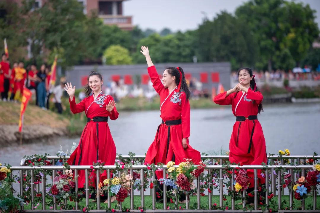 燃動金秋 | 草艇競渡,奪人風采彰顯非遺文化瑰寶之韻(圖9) 燃動金秋 | 草艇競渡,奪人風采彰顯非遺文化瑰寶之韻(圖9)