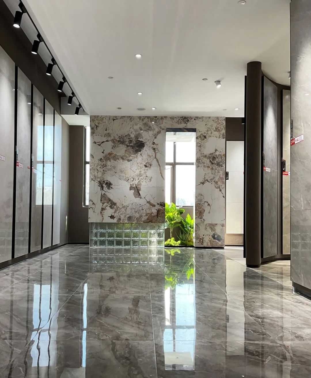 終端風采 | 強輝東營旗艦店，探尋質(zhì)感空間的詩意生活(圖9)