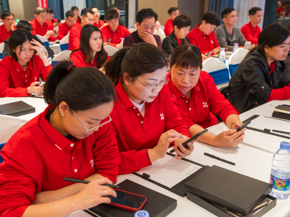 聚勢共鑒?標(biāo)桿領(lǐng)航 | 強輝2025區(qū)域培訓(xùn)峰會暨美學(xué)賦能行動晉江站圓滿落幕(圖10) 聚勢共鑒?標(biāo)桿領(lǐng)航 | 強輝2025區(qū)域培訓(xùn)峰會暨美學(xué)賦能行動晉江站圓滿落幕(圖10)