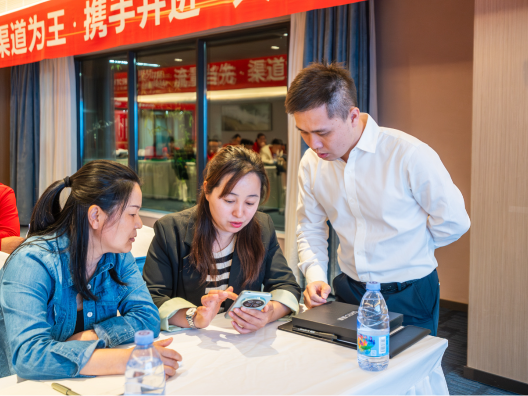 聚勢共鑒?標(biāo)桿領(lǐng)航 | 強輝2025區(qū)域培訓(xùn)峰會暨美學(xué)賦能行動晉江站圓滿落幕(圖11) 聚勢共鑒?標(biāo)桿領(lǐng)航 | 強輝2025區(qū)域培訓(xùn)峰會暨美學(xué)賦能行動晉江站圓滿落幕(圖11)