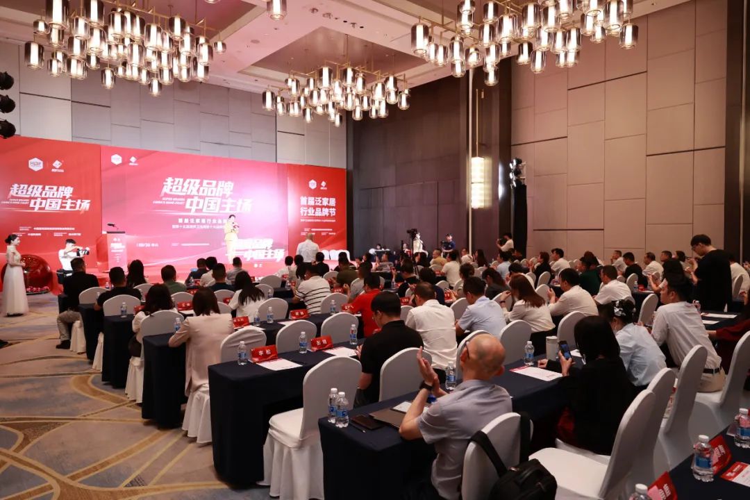 喜報 | 祝賀強輝品牌榮獲“陶瓷一線品牌”、“陶瓷十大品牌”雙料大獎