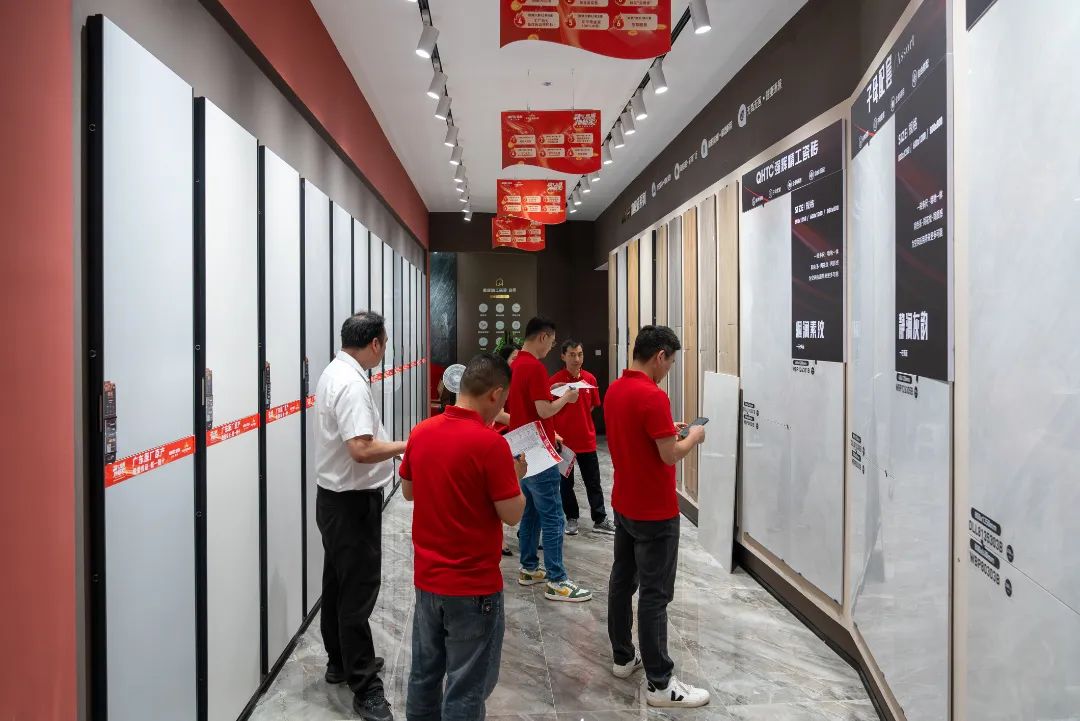 聚勢共鑒?標桿領航 | 強輝2025區域培訓峰會暨美學賦能行動貴陽站順利結束!(圖24) 聚勢共鑒?標桿領航 | 強輝2025區域培訓峰會暨美學賦能行動貴陽站順利結束!(圖24)