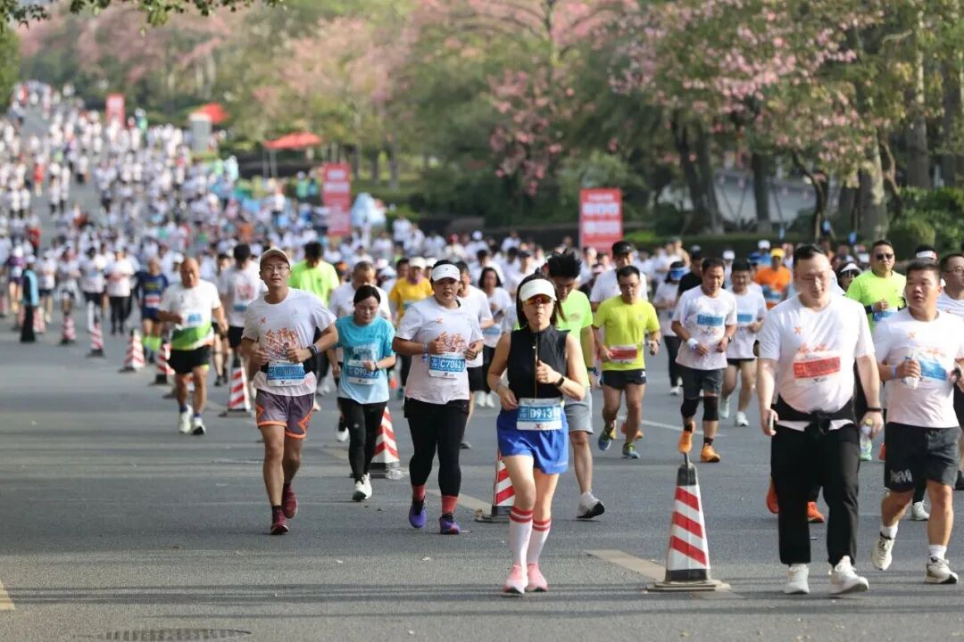 燃情晉江 跑出精彩|強輝×2025晉江馬拉松熱血開跑(圖18)